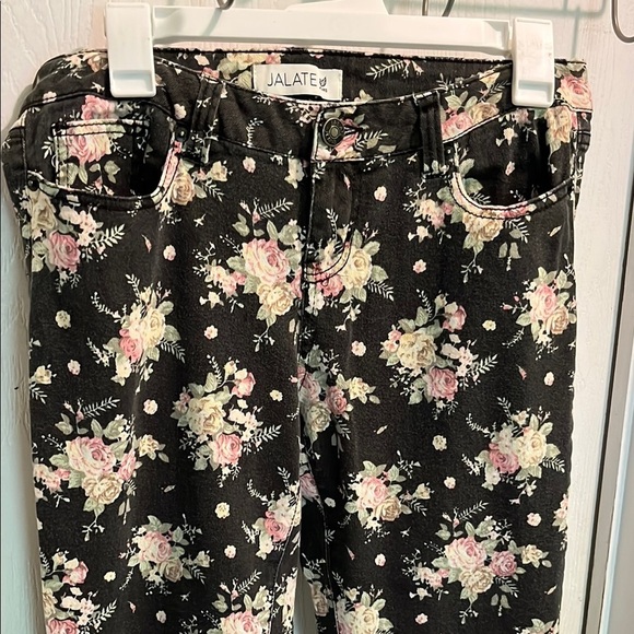 Jalate Denim - Jalate juniors 13 Floral Skinny Jeans - Black and Pink